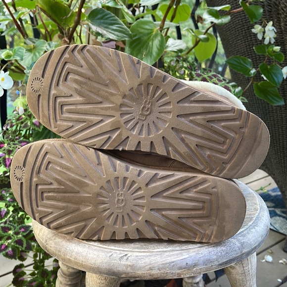 Ugg Suede Boots - Picture 6 of 10